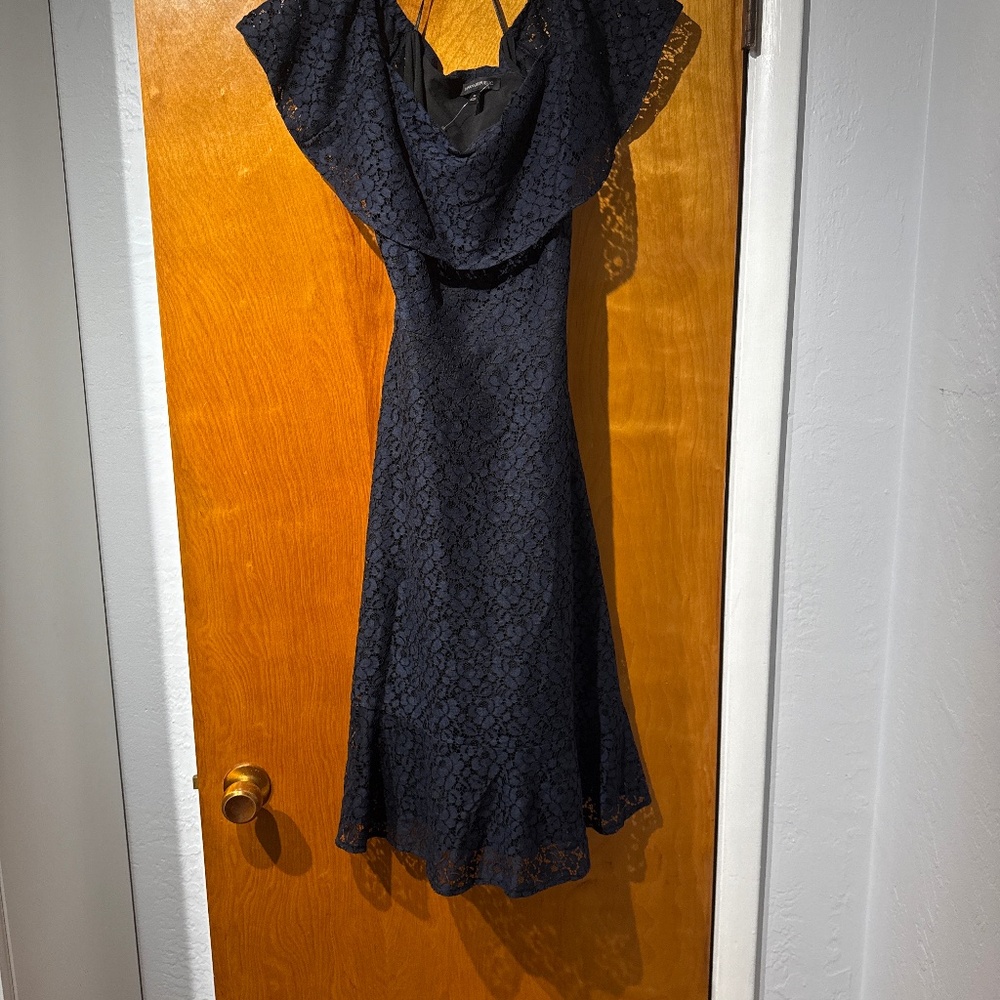 Banana Republic lace off the shoulder dress size 10 with pockets!